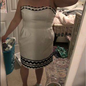 Vineyard vines white and navy strapless dress 14